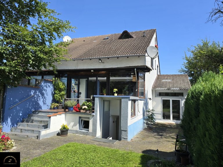 329.000 € / Familienfreundliches Einfamilienhaus (Doppelhaushälfte) mit viel Platz und Panoramablick in idyllischer Wohnlage von Königswinter-Berghausen